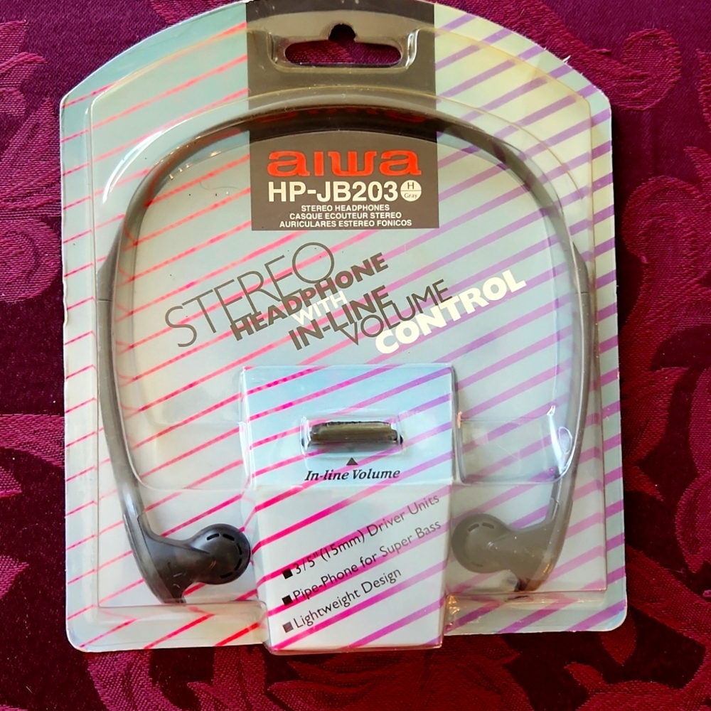 New unopened AIWA stero headphones